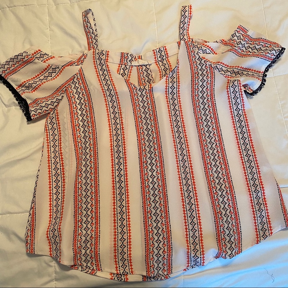 Pattern Blouse/Off the shoulder sleeves
